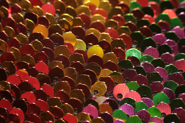 Texture brillante fond paillettes multicolores irisées macro photo
 - Photo, image
