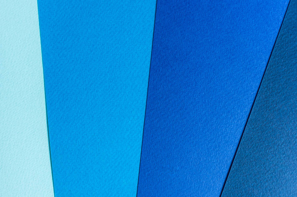 Текстура паперу, чотири відтінки синього від світлого до темного. Зображення тла. Мінімалізм, плоска лінія, місце для тексту
. - Фото, зображення