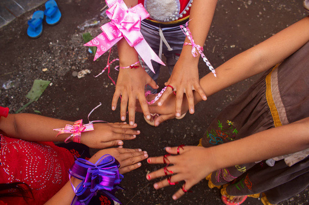 Ασιατικά κοριτσάκια χέρι - Φωτογραφία, εικόνα