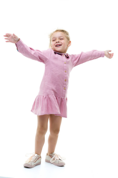 A little girl in a dress is spinning. - Foto, Imagem