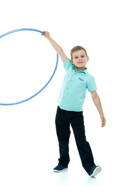 A little boy is playing with a hoop. - Foto, Imagem