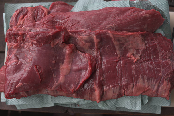 Skert Steak Machete ist eines der köstlichsten und ungewöhnlichsten Steaks. es wird von der Membran abgeschnitten, - Foto, Bild