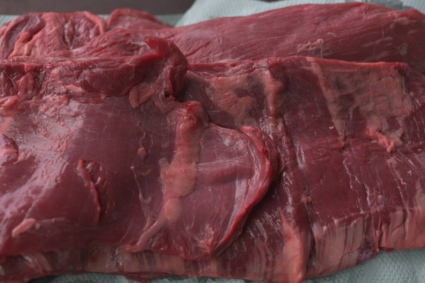 Skert Steak Machete is een van de meest heerlijke en ongewone steaks. Het is gesneden uit het middenrif, - Foto, afbeelding