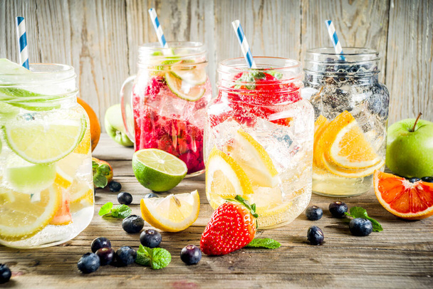 Various fruit and berry lemonade - Foto, Bild
