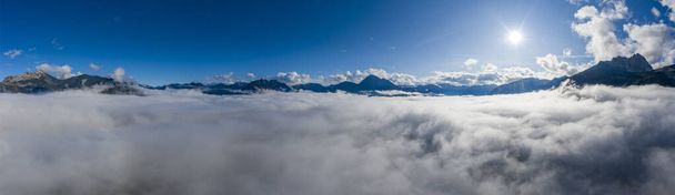 Panorama chmury z widokiem na góry wokół ferienregion reutte - Zdjęcie, obraz