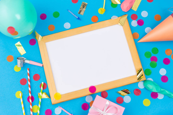 white board, birthday gift and party props - Fotografie, Obrázek