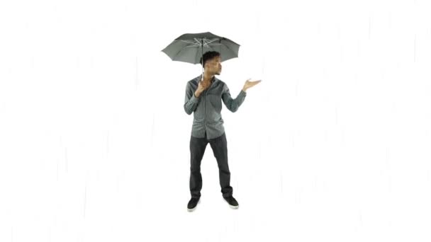Afrikai férfi egy esernyő - Felvétel, videó
