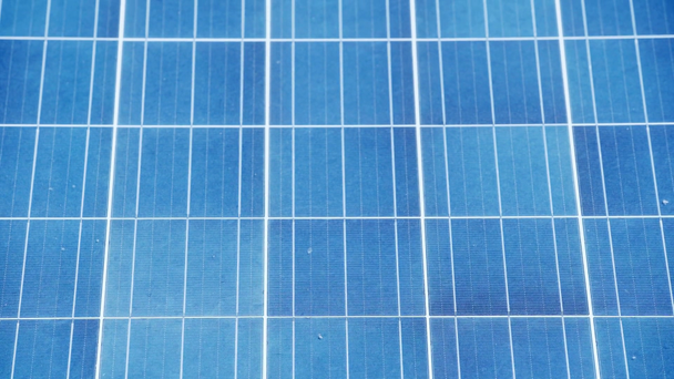 blaue Solarbatterien draußen  - Filmmaterial, Video