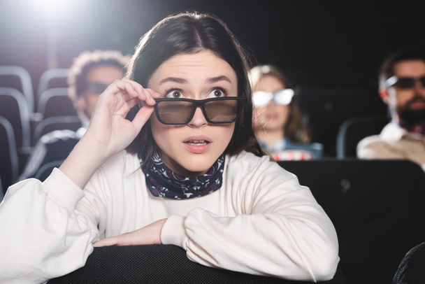 selective focus of shocked woman in 3d glasses watching movie in cinema  - Foto, Imagen