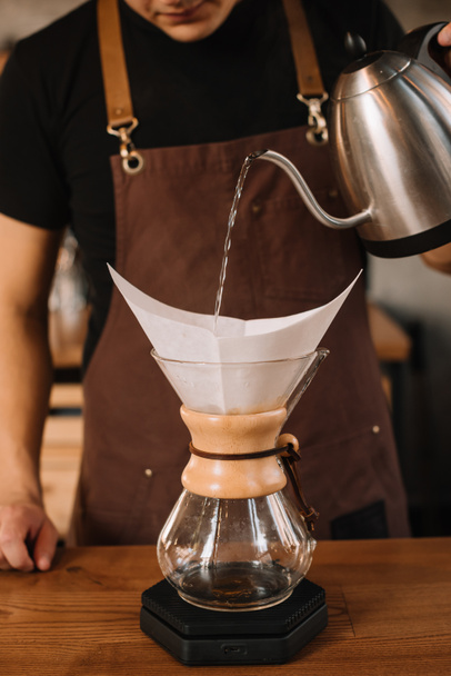 cropped view of barista preparing filtered coffee - Zdjęcie, obraz