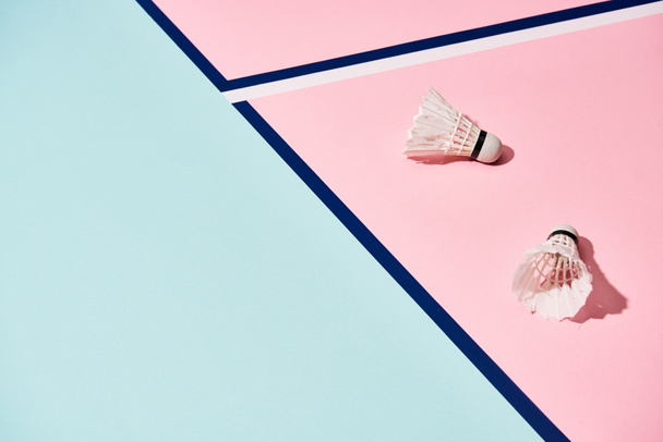 Badminton shuttlecocks on pastel surface with blue lines - 写真・画像