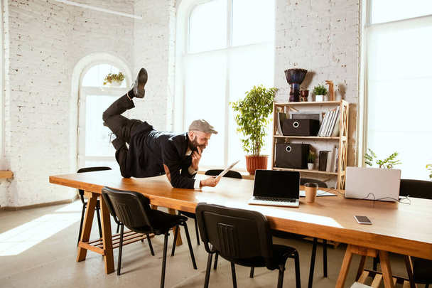 Businessman having fun dancing break dance in the office at work - Foto, imagen