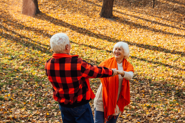 An elderly couple is dancing. Smiling old woman. Movement is life. I feel young again. - Foto, Imagem