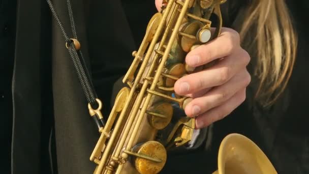 Tenorsaxophon, Saxophon Brass Pipe Ventil, Blasinstrument spielen - Filmmaterial, Video