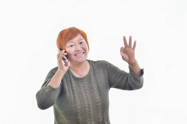 Bir akıllı telefon ile Asyalı kadın - Fotoğraf, Görsel