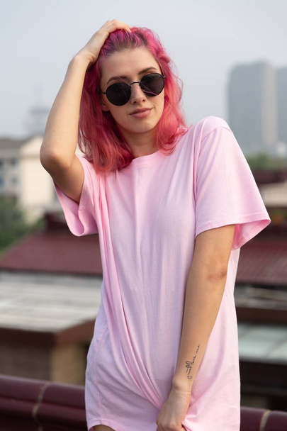 portrait of a girl with pink hair in glasses - Foto, Imagen