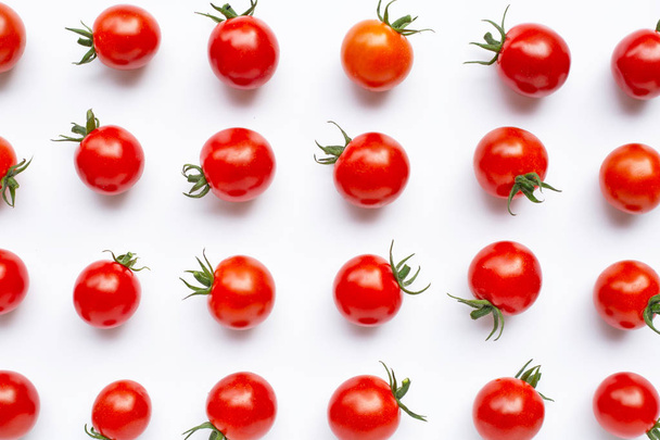 tomates cherry frescos sobre fondo blanco. - Foto, Imagen