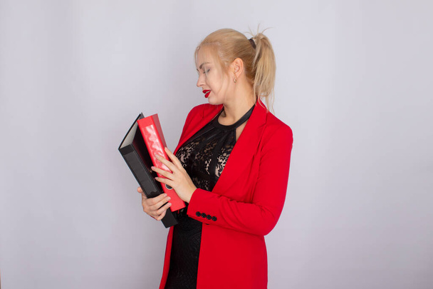 Business woman in jacket holding folders in her hands - Fotografie, Obrázek