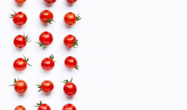 čerstvá cherry rajčata na bílém pozadí.  - Fotografie, Obrázek