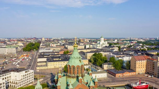 Хельсинки, Финляндия. Воздушный вид на центр города. Успенский собор
  - Фото, изображение