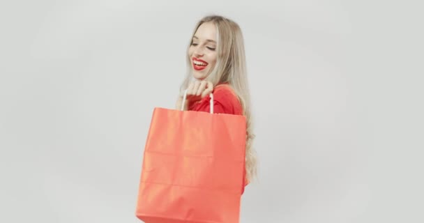 Mulher com sacos de compras vermelhos Sorrindo
 - Filmagem, Vídeo