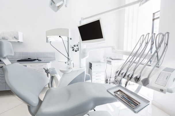 Fogorvosi szék a legújabb modern fogászati klinikán - Fotó, kép