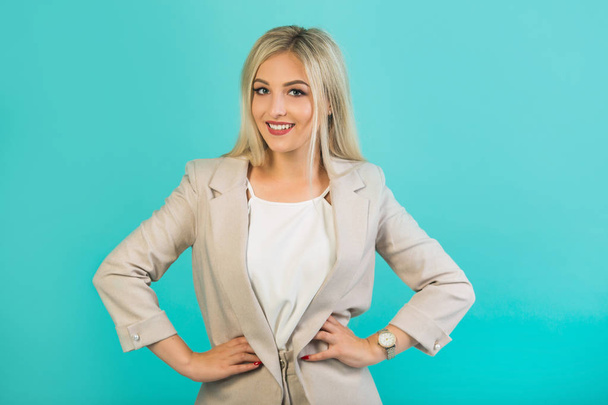 beautiful young woman in suit on blue background - Foto, afbeelding