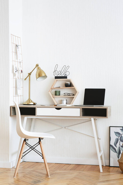 Stylish and modern working desk at home in scandinavian style - Foto, afbeelding