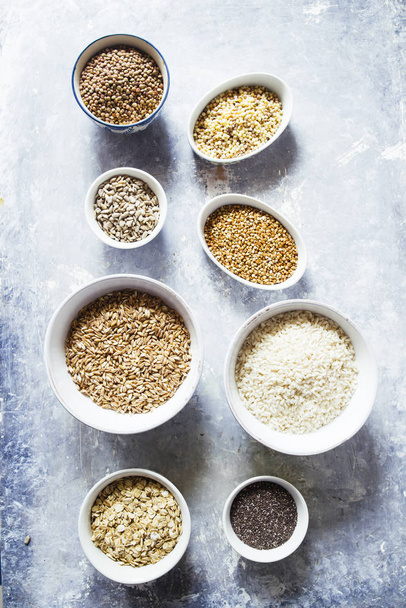 Variedad de cereales crudos
  - Foto, Imagen