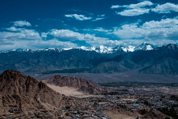 Leh 'ten Ladagh' a olan yolculuğum. Dünyanın en yüksek yolu. Hindistan Himalayaları - Fotoğraf, Görsel