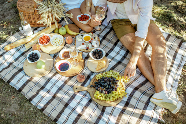 Couple having romantic breakfast outdoors - Fotografie, Obrázek