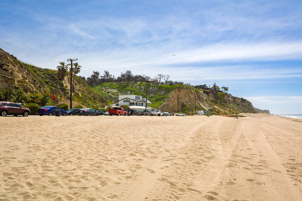 Zuma Beach, una de las playas más populares del Condado de Los Ángeles en California. Zuma es conocida por sus largas y anchas arenas y el surf. Estados Unidos
 - Foto, Imagen