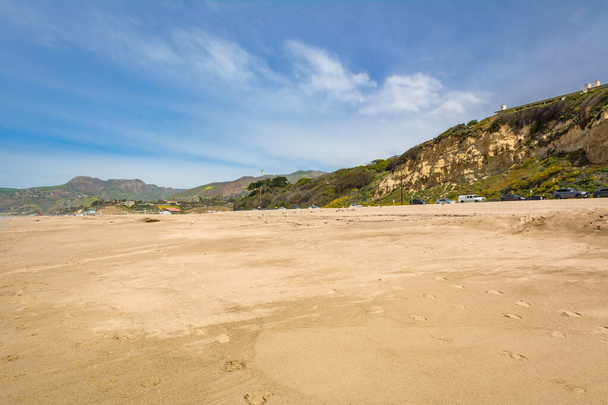 Zuma Beach, una de las playas más populares del Condado de Los Ángeles en California. Zuma es conocida por sus largas y anchas arenas y el surf. Estados Unidos
 - Foto, Imagen