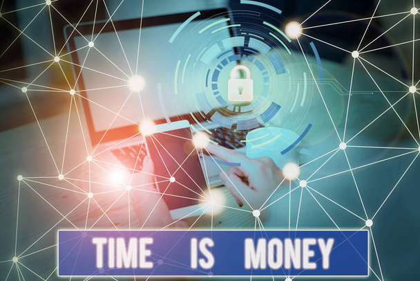 Konceptuální rukopis ukazující Time Is Money. Obchodní foto čas je cenný zdroj Dělat věci tak rychle, jak je to možné Obrázek foto síťové schéma s moderním chytrým zařízením. - Fotografie, Obrázek