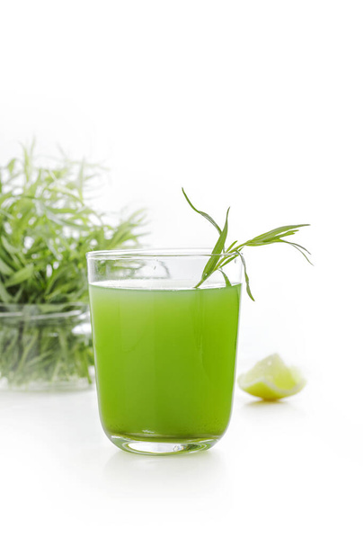recetas de estragón y propiedades medicinales de esta hierba
 - Foto, Imagen