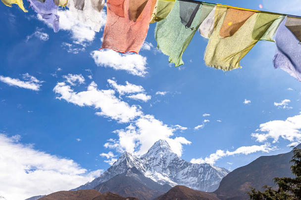 Góra Ama Dablam. Obóz Trekking Everest. Nepal. - Zdjęcie, obraz