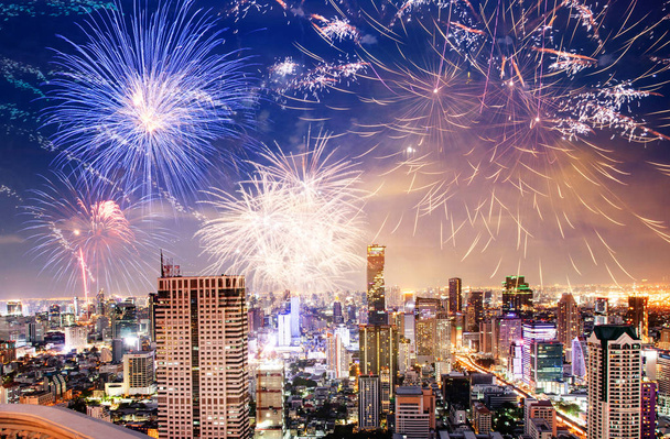 πυροτεχνήματα πάνω Μπανγκόκ στο κέντρο της Πρωτοχρονιάς προορισμού - Φωτογραφία, εικόνα