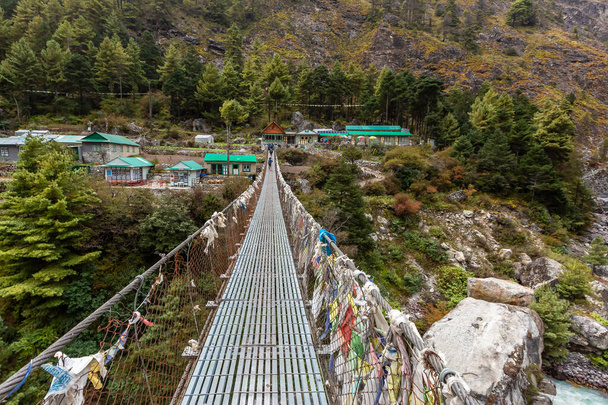 Γέφυρα στο Νεπάλ. Πεζοπορία Everest Base Camp. - Φωτογραφία, εικόνα
