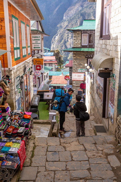 Деревня Намче Базар на пути к базе Эверест. Непал
. - Фото, изображение