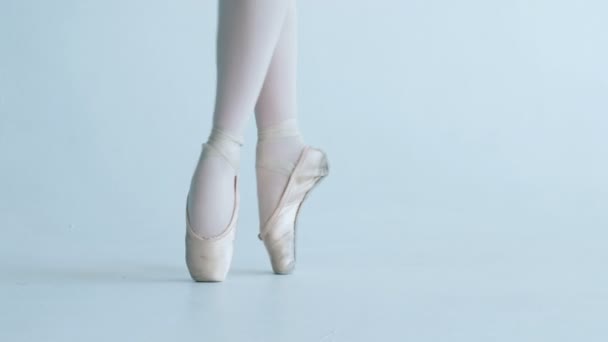 Ballerina dancing ballet, feet closeup - Кадри, відео