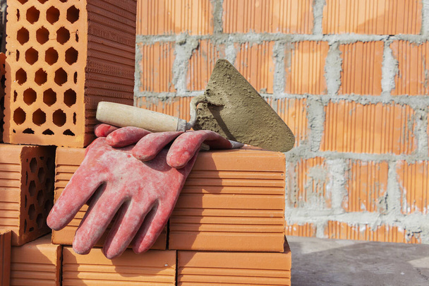 Mason bricklaying background with trowel and clay brick blocks - Photo, Image
