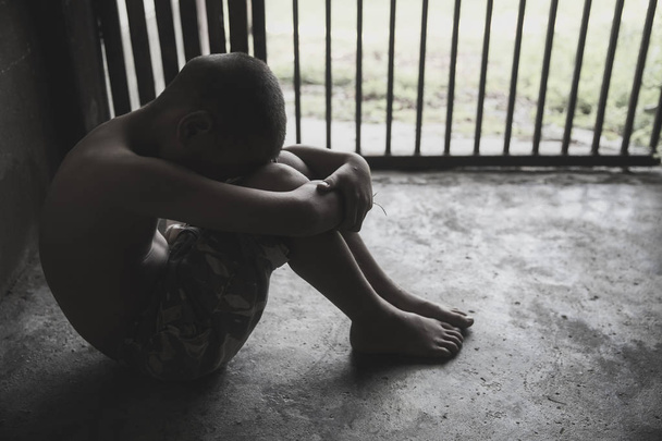 Niños que son víctimas del proceso de trata de personas y tienen
  - Foto, imagen