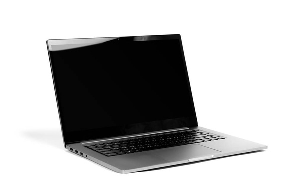 Φορητός υπολογιστής σε μεταλλική θήκη με μαύρη λευκή οθόνη. Το laptop on  - Φωτογραφία, εικόνα