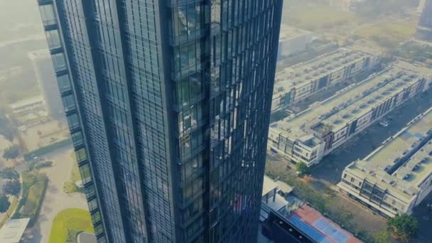 an aerial view of a tall building - Filmmaterial, Video