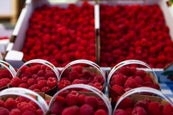 Rasberries for sale at the market - Foto, afbeelding