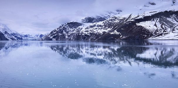 Glacier Bayn kansallispuisto, Alaska, USA, on maailman luonnonperintö, ilmaston lämpeneminen, jäätiköiden sulaminen
 - Valokuva, kuva