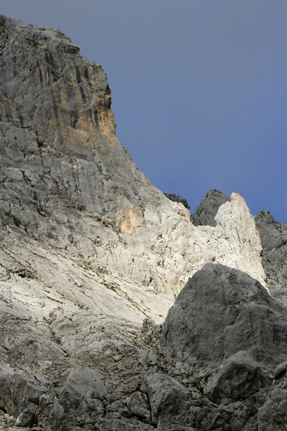 kayanın üzerine güneş ışığı - Fotoğraf, Görsel