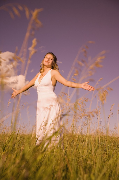Young Woman Worshipping In A Field - Foto, Imagem