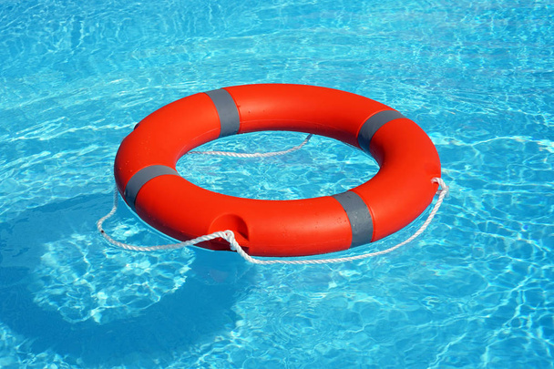flotteur anneau de piscine bouée de sauvetage
 - Photo, image