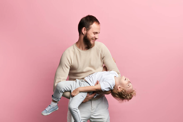 daddy takes care of his child, having great time - 写真・画像